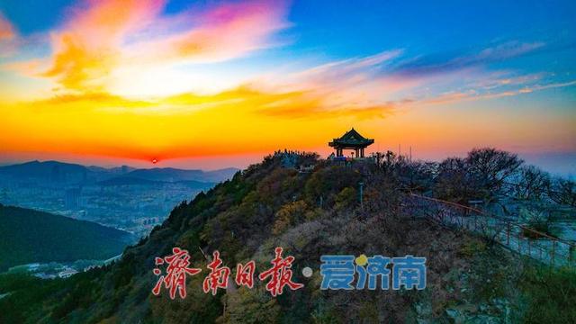 初冬千佛山绝美晚霞 落日余晖映天际