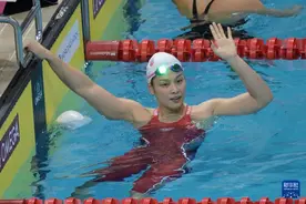 游泳——世界杯新加坡站：余依婷夺女子200米混合泳冠军图片