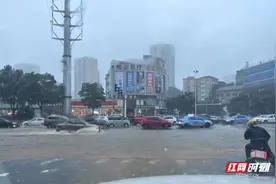 雨҈雨҈雨҈ 也无法阻挡打工人上班！但是，这份暴雨行车指南请先收好图片