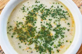 新春走基层 | 陵水新村港特色疍家菜吸引大量游客 餐厅业主生意红火图片