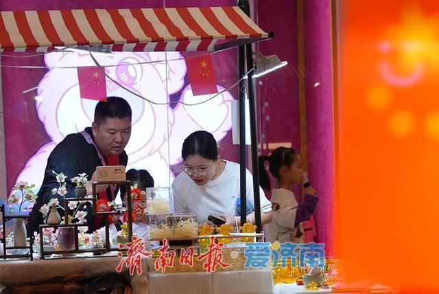 国庆泉城手造市集人气爆棚非遗潮玩点燃城市烟火