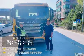 货车安装“翻牌神器”躲避抓拍？查！罚！图片