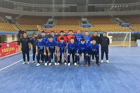 内蒙古男子足球队积极备战“十五运会”群众赛事图片