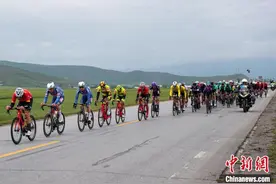 2024第二十三届环湖赛第七赛段：阿斯塔纳车队穆鲁布兰·亨诺克再次夺得绿衫图片