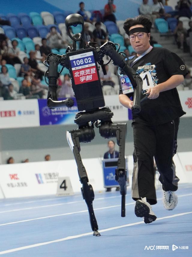 宇树机器人跑步赢了“半马冠军”，为何两家都不太服气？