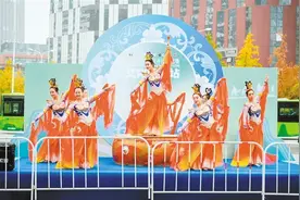 既是体育赛事也是文化之旅 唐诗文化加油站彰显西马独特魅力图片