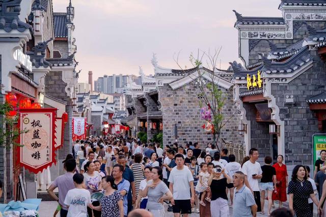 民主街历史文化街区改造后开街  荆门有了新的“城市会客厅”
