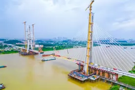 世界上最大跨度时速350千米无砟轨道斜拉桥冲刺11月贯通图片