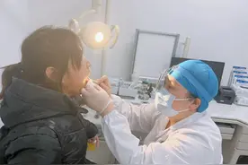 女子除夕夜驱车30公里终于取出鱼刺，市六医院取刺门诊24小时为市民服务图片