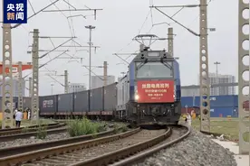 丝路电商班列（西安—乌鲁木齐）开行突破100列图片