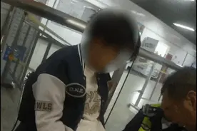 生死救援！20岁女孩突然晕厥，众人出手！图片