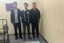 佛山务工男子潜入金店偷走三百万黄金首饰后逃回老家！已落网图片