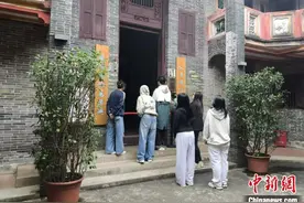 澳大利亚华裔青年“揽”琼岛：“海南第一侨宅”里体悟侨文化图片
