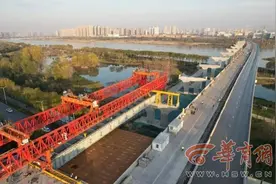 陕西最大跨径60米钢混组合梁顺利完成架设图片