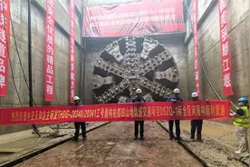 攻克“禁区”！全国首条山地轨道交通最难“啃”盾构区间贯通图片