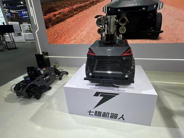 签约项目超2000亿！机器人、智能汽车集中亮相|直击2025智博会