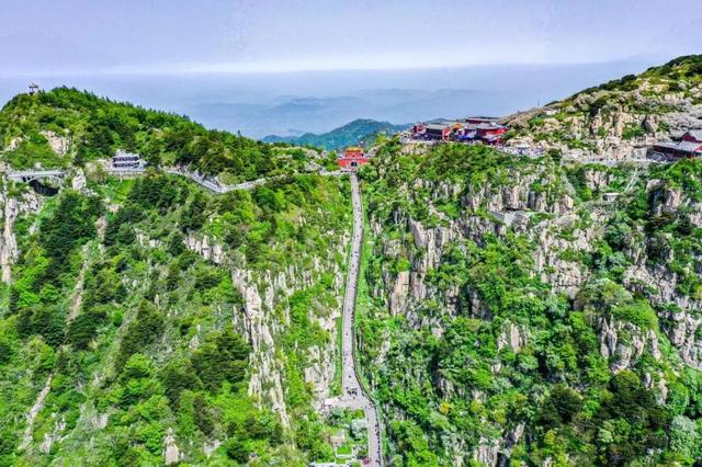 曾到访泰安！2025年诺贝尔文学奖获得者是位“中国迷”，更是李白的“狂热粉丝”！