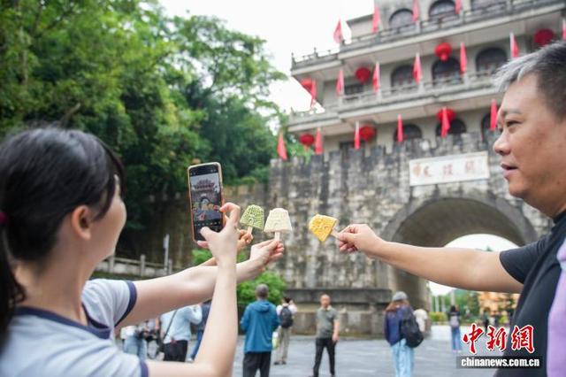 中越边境凭祥暑期跨境游热度攀升 多元文旅项目引客来