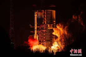 中国成功发射实践二十五号卫星图片