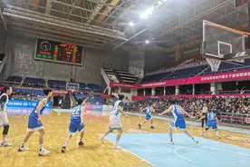 WCBA｜首钢女篮主帅赢球批评队员：从天花板跌到地板上图片