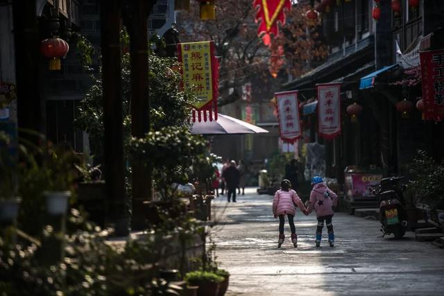 该如何给你解释呢？这真是彭州的冬天