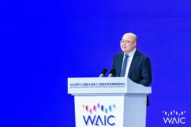 直击WAIC 2025 | AI会不会被垄断？MiniMax创始人闫俊杰：AI领域一定会有多个玩家持续存在图片