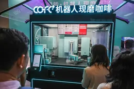 咖啡机器人为啥“走俏”深圳图片