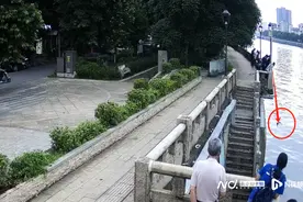 广东韶关七旬老奶奶坠河，路过市民急中生智将她“钓”回图片