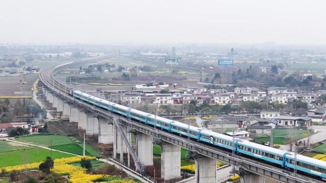 四川力争到2027年开行不少于200列“熊猫旅游列车”