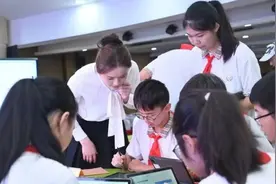 培养师生“数智”素养，上海为何在中小学推进数字化转型？图片