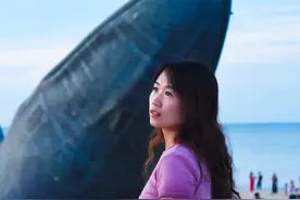 日落后的海边，夏天的精彩才刚刚开始……图片