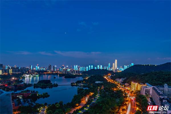 跟着地铁去追风！2号线直达西湖晚霞，体验长沙最浪漫的通勤
