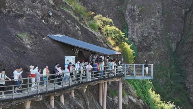 万人同游 乐享仙山 | 龙虎山景区迎万人系列团，人气火爆！