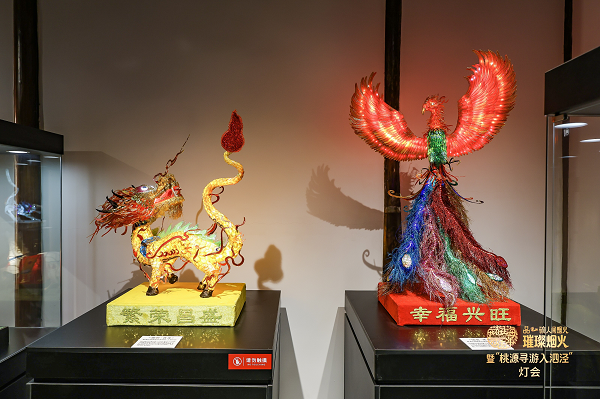 跨越古镇与商圈，上海这场灯彩盛宴藏着多少年味？