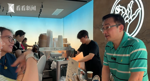 上海著名主持人转行了？身材走形严重…市民打卡火爆！这个小心机绝了↗