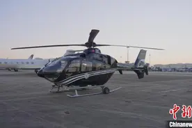 广州白云机场至海心沙首条低空飞行航线成功首飞图片