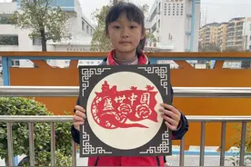 四川自贡这所学校的艺术节令人惊叹：易拉罐制作青铜鼎、黏土捏成三星堆面具图片