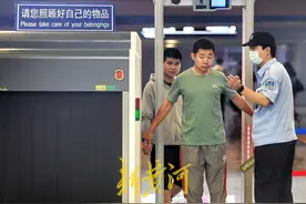 济南东站实现高铁换乘地铁单向免安检图片