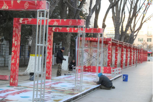 抢先看！马年迎春灯会布展正酣
