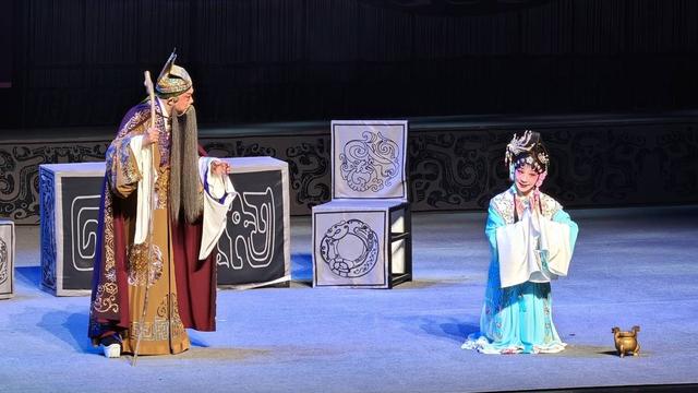 近60年未演！“梅花”刘谊领衔川剧《连环计》演绎三国美学