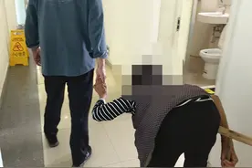 老人身体“折叠”近九十度无法平躺，医生“弯腰驼背”完成白内障手术图片