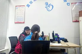 外卖女骑手黄晓琴成立公益组织，助力新就业群体绽放芳华图片