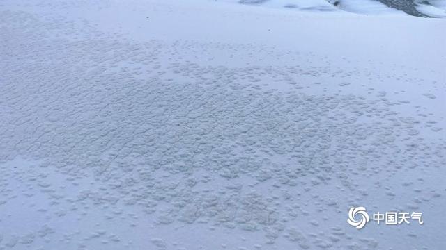 北京官厅湖满目皆景 风卷积雪别样美