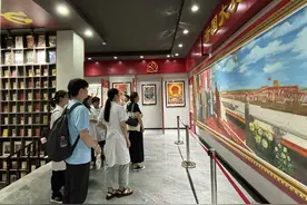 新乡医学院三全学院600余名大学生共赴 “红旅之约”图片