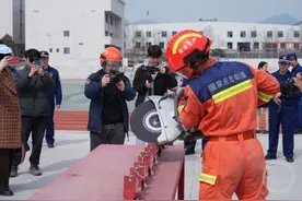毫厘之间如何斩断铁丝？探秘重庆应急救援“硬核力量”图片