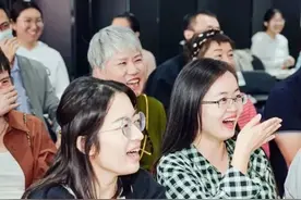 喜剧人大赛爆梗不断，让观众沉浸欢笑！图片