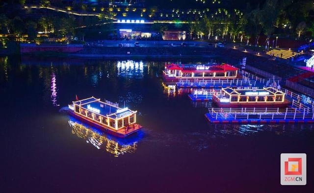 自贡文旅闪耀2025全球熊猫伙伴大会 “盐龙灯”IP获全球来宾瞩目