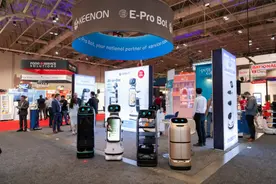 直击引领区丨“中国智造”出海秀实力，擎朗机器人亮相加拿大展会图片