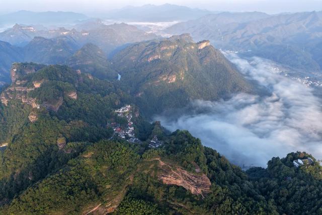 休宁：齐云山秋景如画