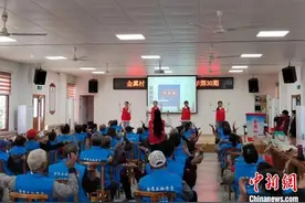 走进福建省老年大学 手势舞、坐式太极创老年生活新图景图片